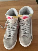 Nike  Sneaker/Sportschuhe Größe 38,5 Bayern - Köfering Vorschau