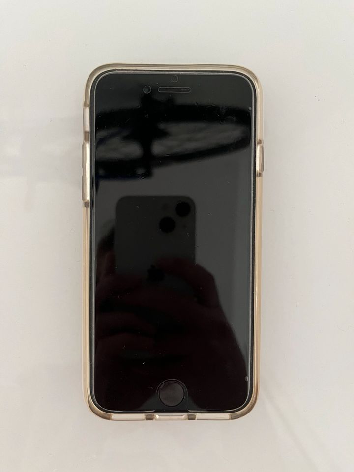 Apple IPhone SE 2020 128 GB in Frankfurt am Main