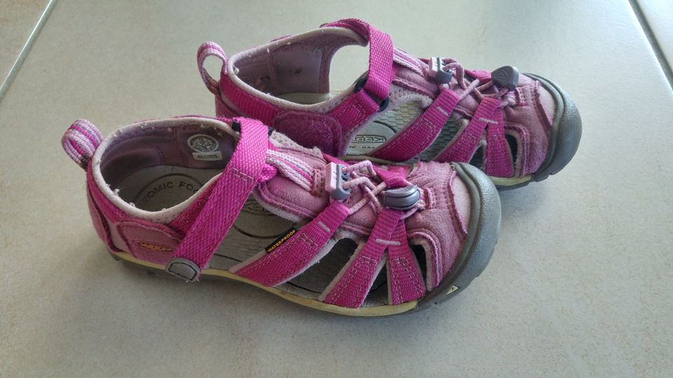 Keen Outdoorsandalen: rosa-pink, gut erhalten, Gr. 31 in Leverkusen