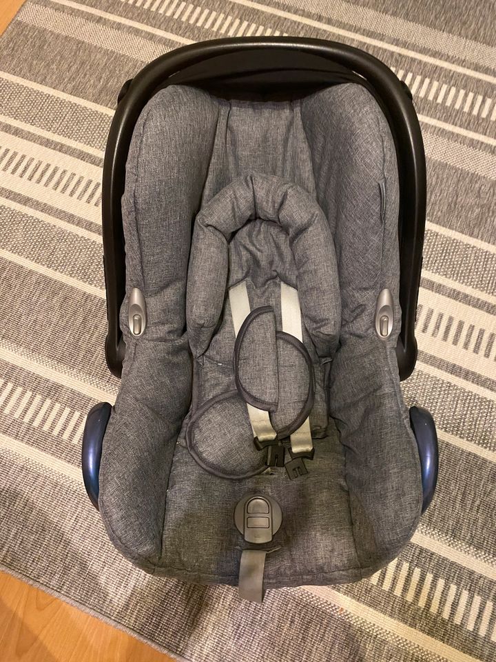 Maxi Cosi Babyschale in Schiffdorf