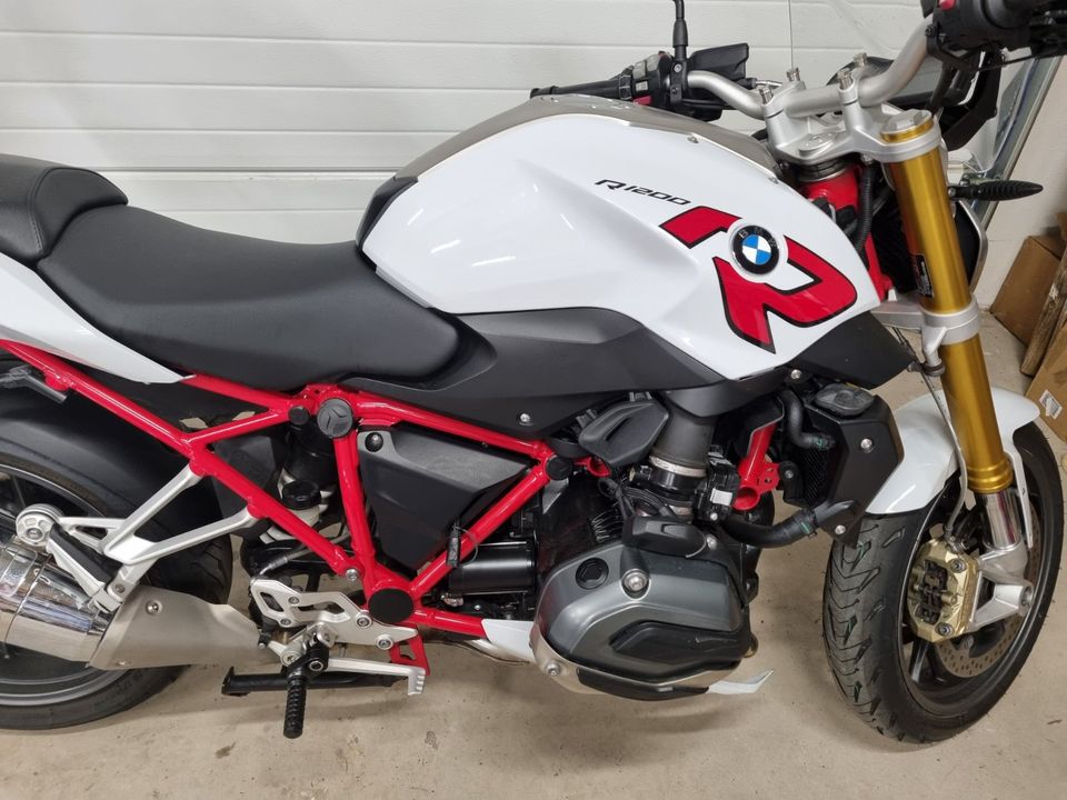 BMW R 1200 R LC 2015, wenig km, topcase, sehr schön in Konz