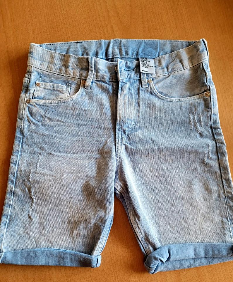 Jeans - Shorts hellblau Gr. 146 in Hillerse