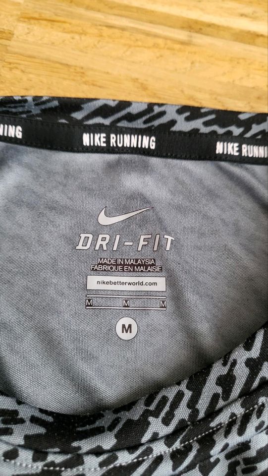 Nike  Damen Sportshirt in Hückelhoven