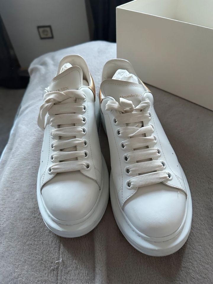 Alexander Mcqueen sneaker 39 w neu❤️ in Waldbröl