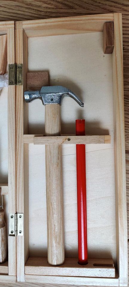 Kinder Werkzeugkoffer toolbox L'atelier Bricolage in Hamburg