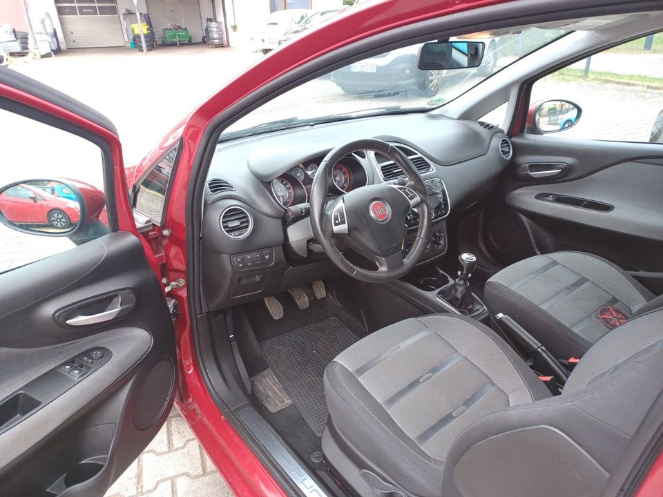 Fiat Punto EZ01/2011 1,4L 98t.km. Klima TÜV-Neu in Finsterwalde