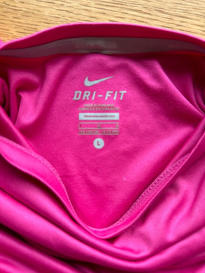 Nike Dri-Fit Shirt pink 152 in Göppingen