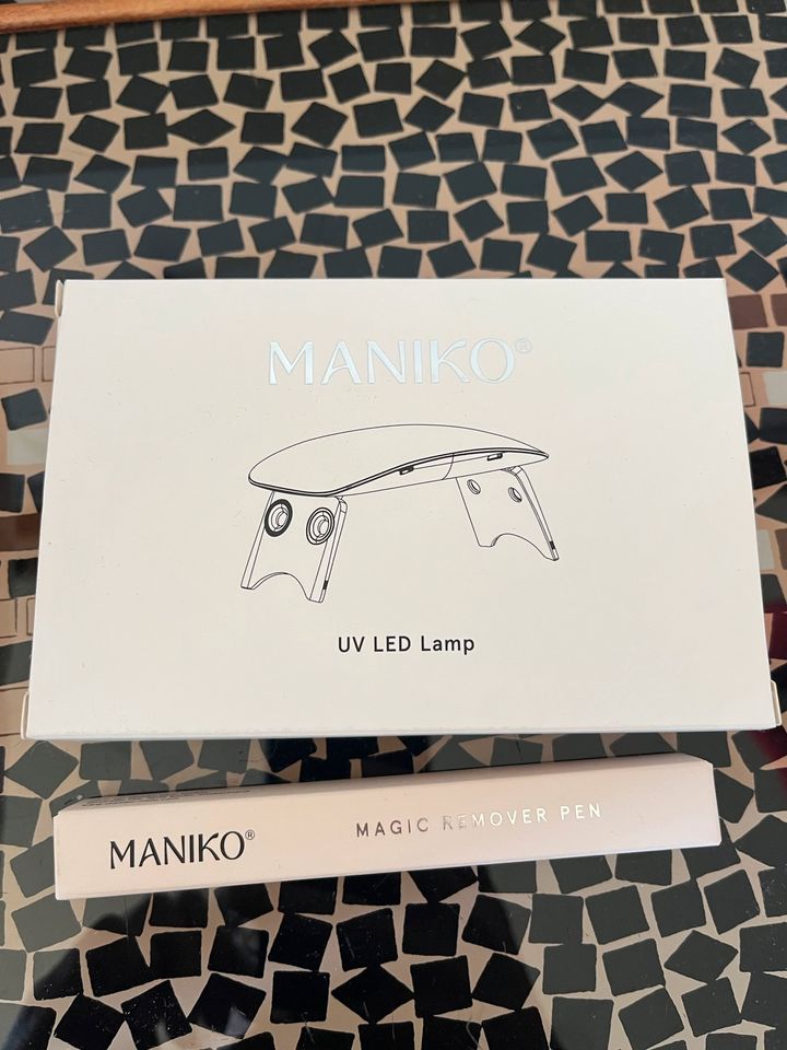 Maniko UV Gel strips und Uv Lampe in Mammendorf