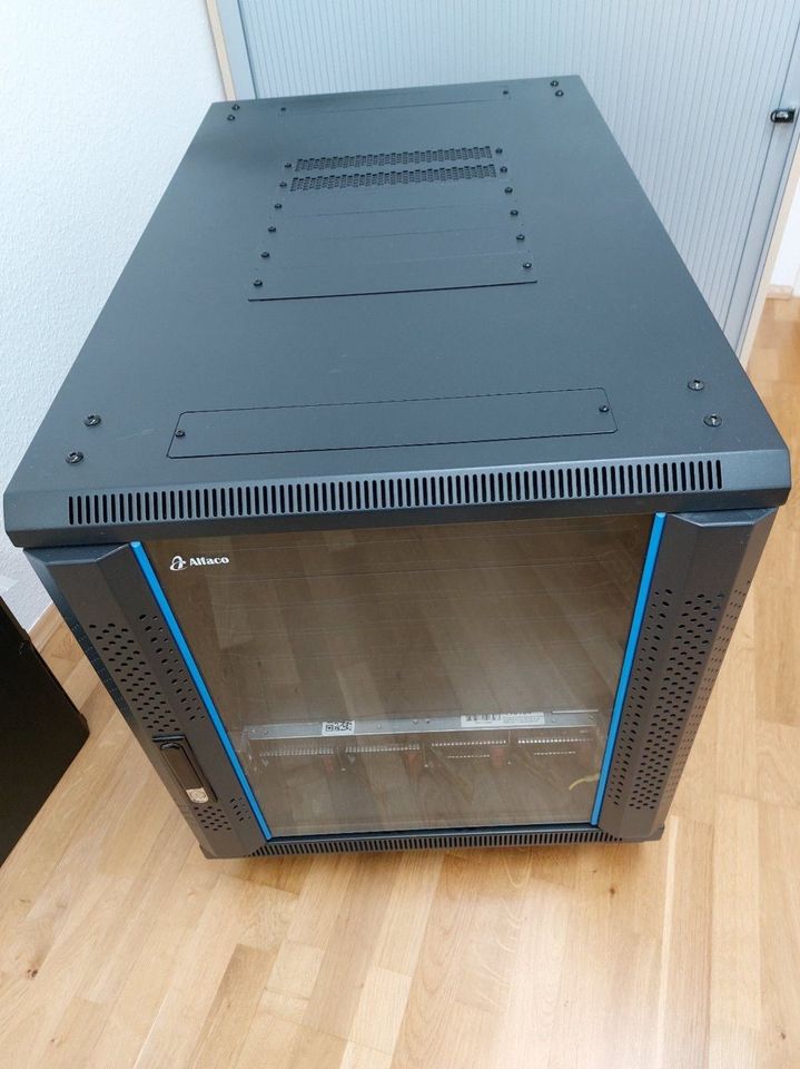 HP ProLiant DL380p Gen8 Server mit Schrank in Bruchköbel