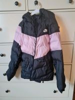 Nike Winterjacke Steppjacke  Gr. 152 schwarz rosa Schleswig-Holstein - Flensburg Vorschau