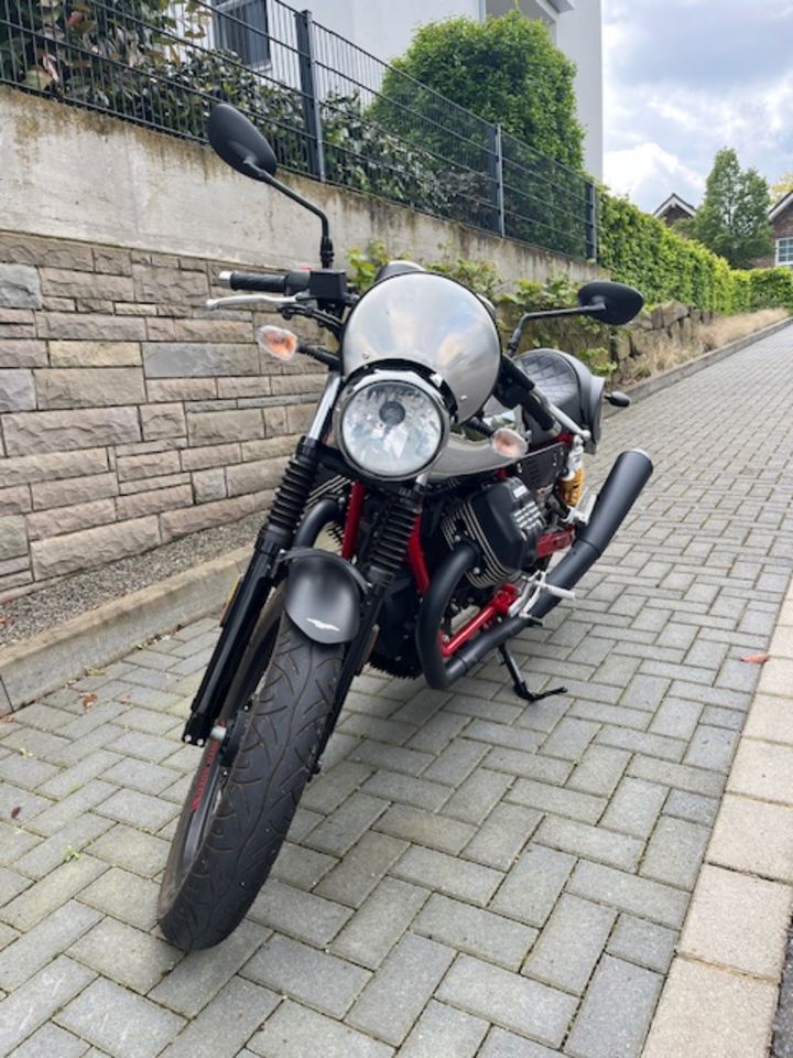Moto Guzzi V7 Racer III in Königswinter