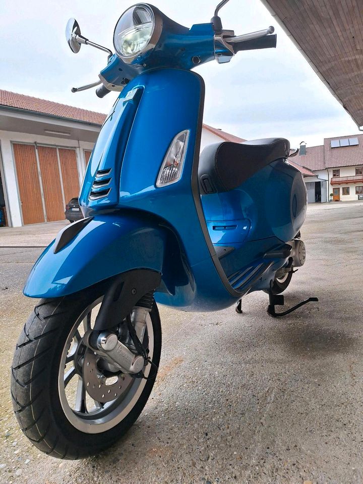 Vespa Primavera 50 s in Blau Euro5 4T Neuwertig in Moos