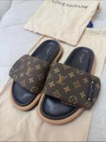 Louis Vuitton Pantoletten neuwertigen Zustand Berlin - Charlottenburg Vorschau