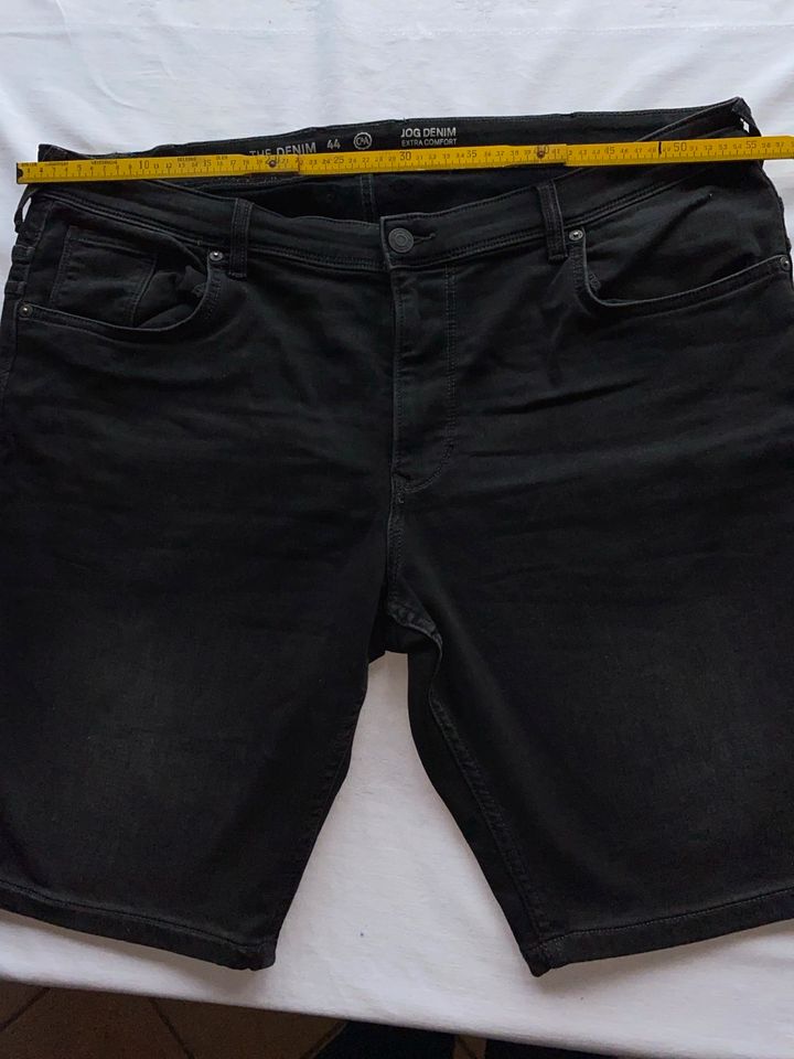 NEUE HERREN SHORTS GR.XXXL!! Bitte lesen!! in Bad Endbach