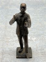 ALTE SKULPTUR AUS BRONZE STEHENDER MANN 12cm 350g - Versand kostenlos - Wir sind für Sie da lokal in 86830 Schwabmünchen oder online ARTHOME24 Bayern - Schwabmünchen Vorschau