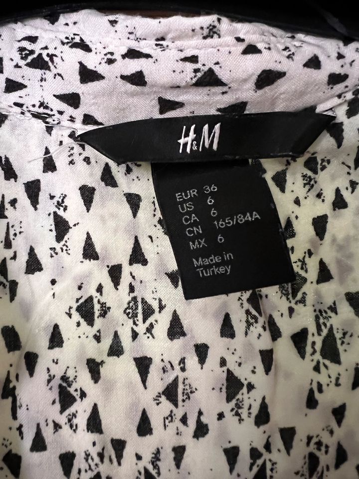 Dreiecke gemusterte Bluse H&M S in Blankenburg (Harz)