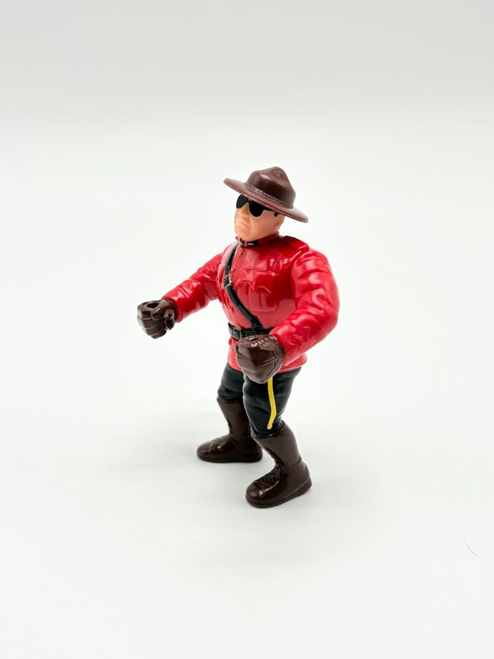 WWF/WWE Hasbro Wrestling Figur The Mountie in Filderstadt