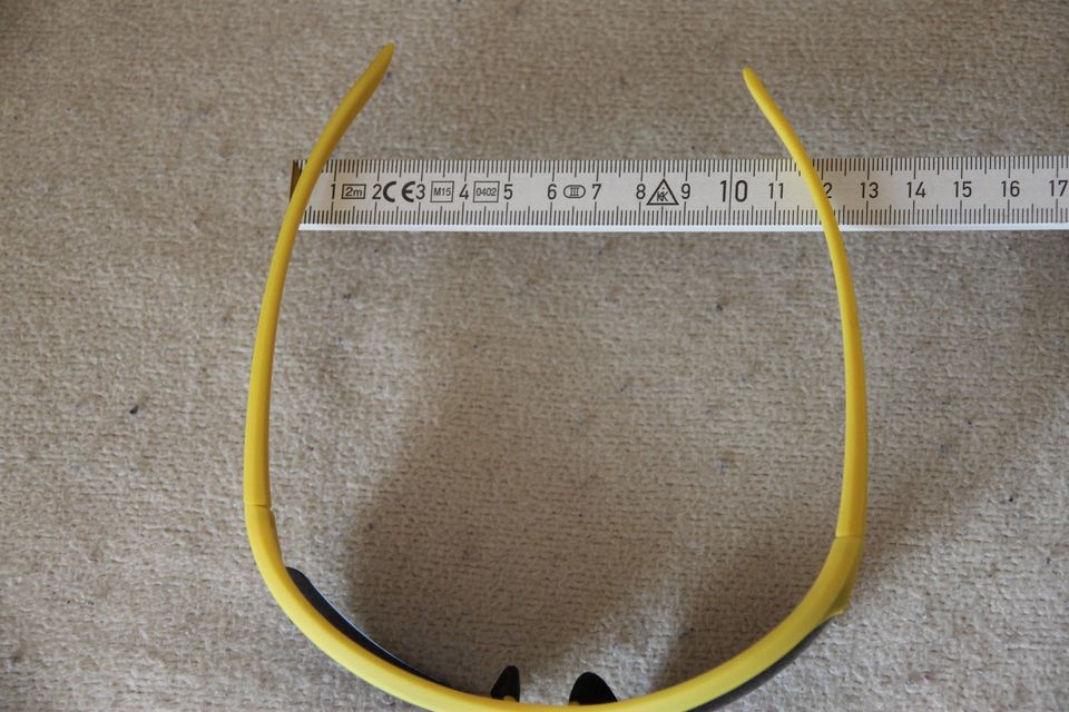 Kindersonnenbrille, gelber Bügel mit CE geprüft in Beckum