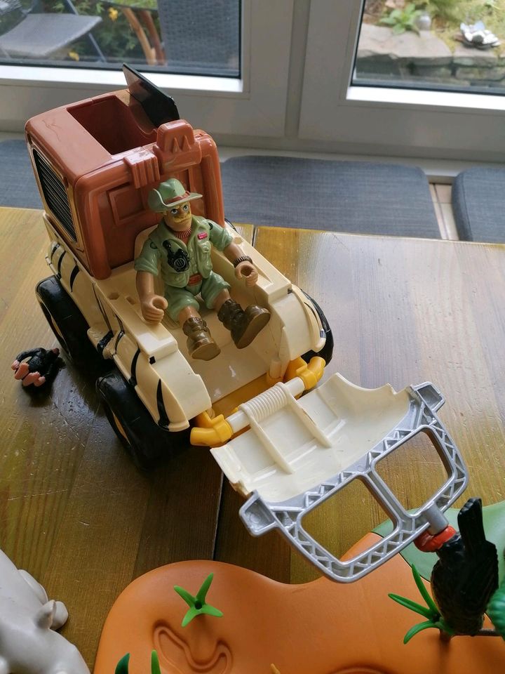 Safari Landschaft Fisher Price Elefanten Löwen Krokodile Jeep in Oberhausen