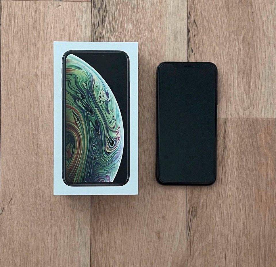 iPhone XS 64 GB Space Grey in Halle