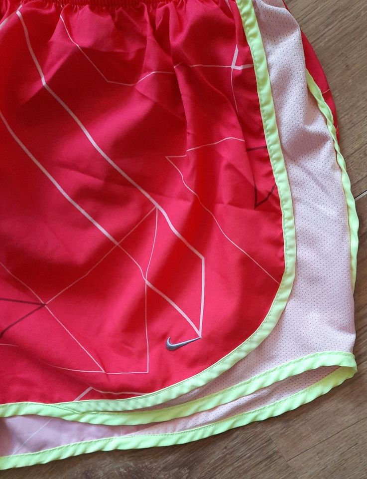 NIKE DRI FIT Sport Lauf Shorts  XL in Ochsenfurt