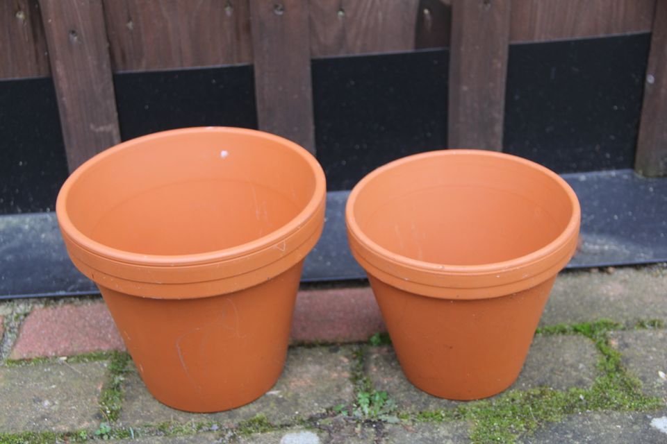 Keramik Übertopfe Pflanztöpfe Terracotta Ton Blumenkübel in Müncheberg