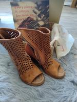 A.S. 98 Stiefeletten High Heels Sommer Sandalen Nordrhein-Westfalen - Höxter Vorschau