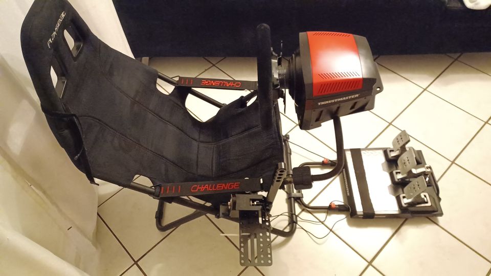 Playseat + Thrustmaster Sparco TS XW + T-LCM Pedale + Handbremse in Meerbusch