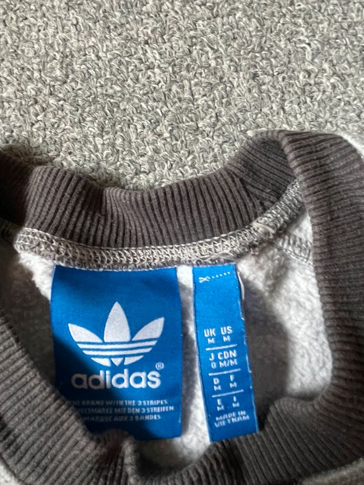 Adidas Pullover M in Hellenthal