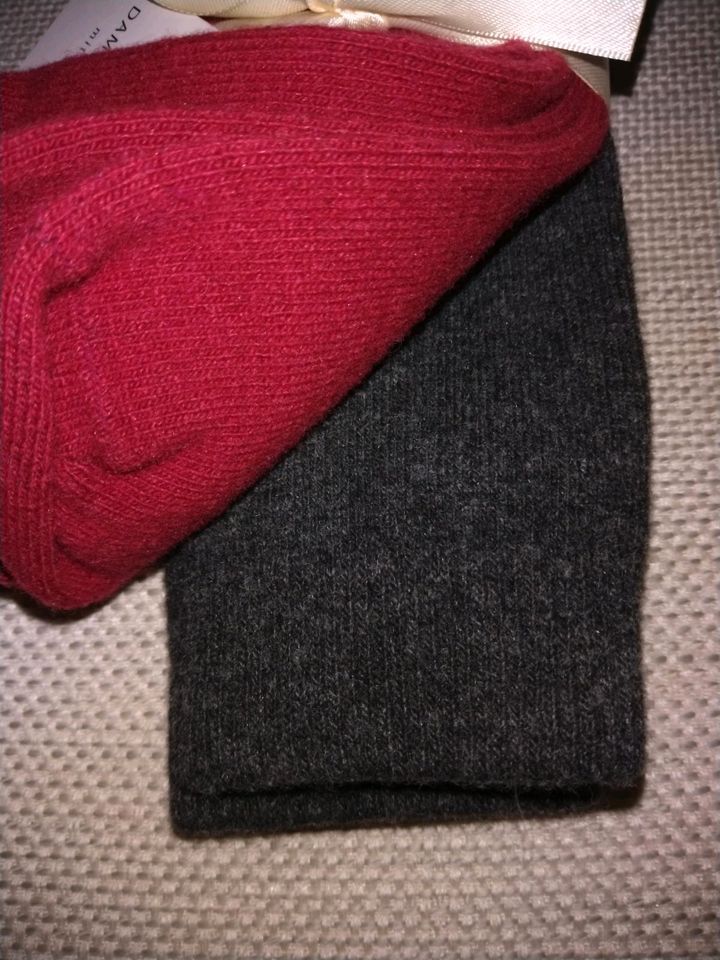 NEU+OVP: 2 Paar weiche Socken mit Kaschmir, Größe 39-42, Rot/Grau in Hamburg