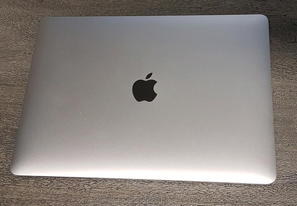 MacBook Air M1 13,3“ M1 8C CPU 7C GPU 256 GB SSD 8 GB Ram 2021 in Stuttgart