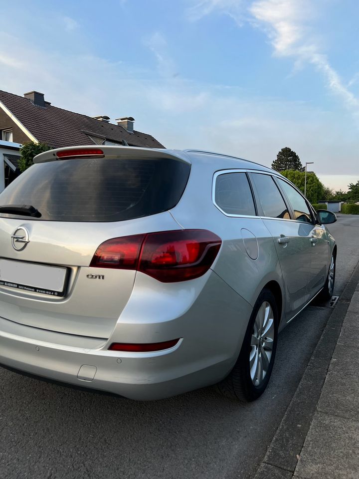 Opel Astra J Sports Tourer 1.7 CDTI TÜV 03/26 in Bielefeld