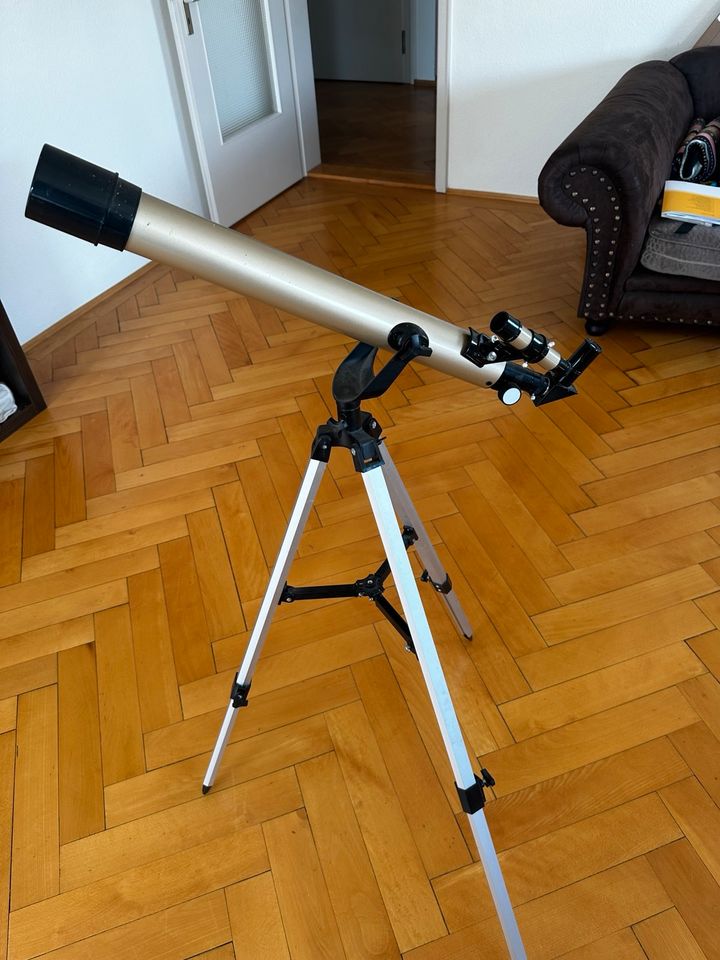 Teleskop mit Stativ in Ravensburg