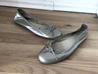 “Tamaris“ Ballerinas silber Größe 39 Damen Leder Baden-Württemberg - Biberach an der Riß Vorschau