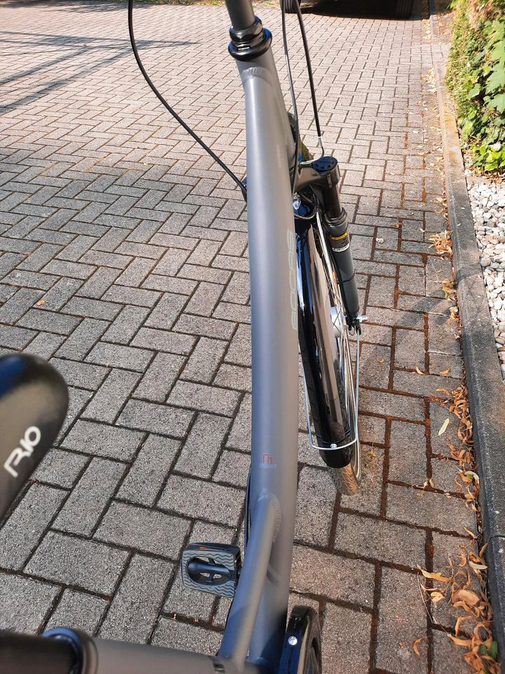 Fahrrad Damenfahrrad wie neu grau in Mainz