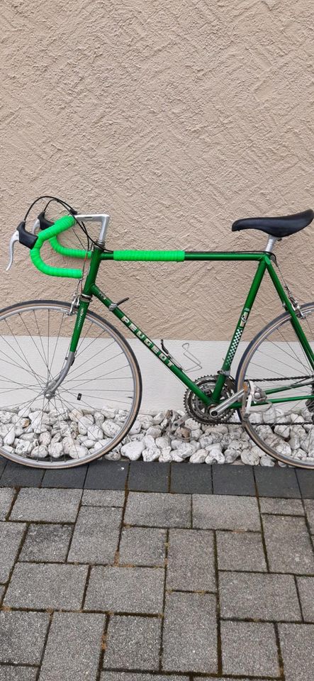 Altes Peugeot Rennrad in Üttfeld