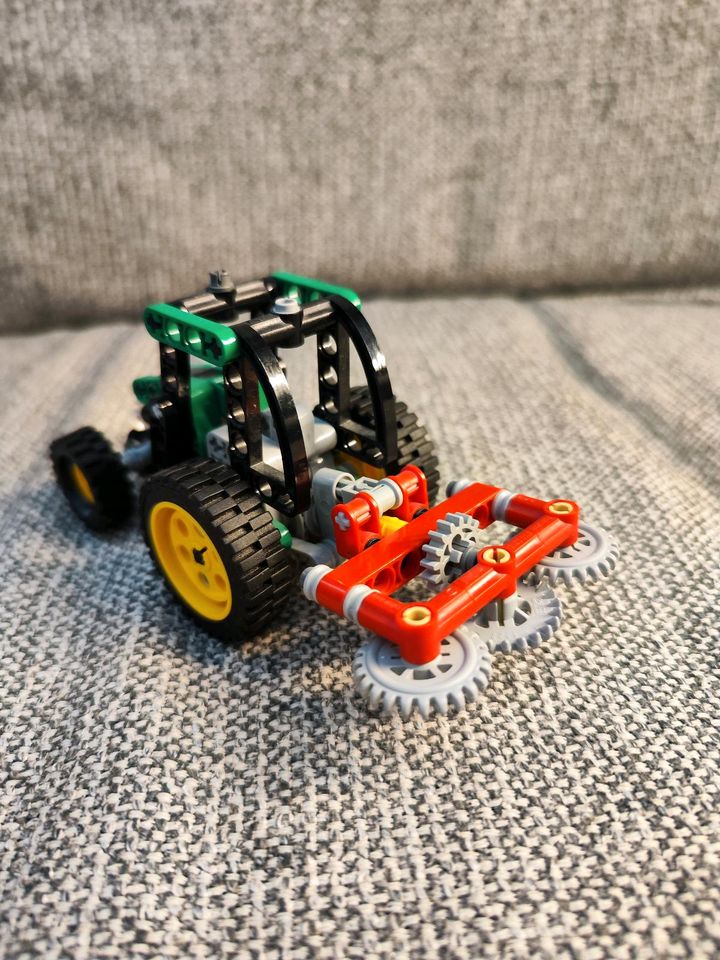 Lego Technic Traktor Bulldog mit Mähwerk oder ähnliches Konvolut in Großrinderfeld