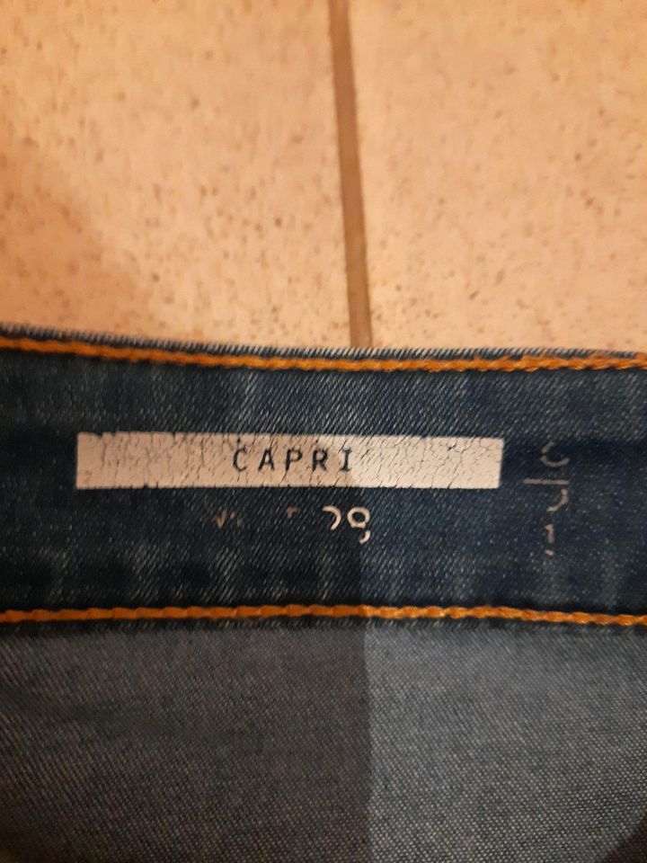 Caprihose Jeans EDC Gr. 36 in Neunkirchen-Seelscheid