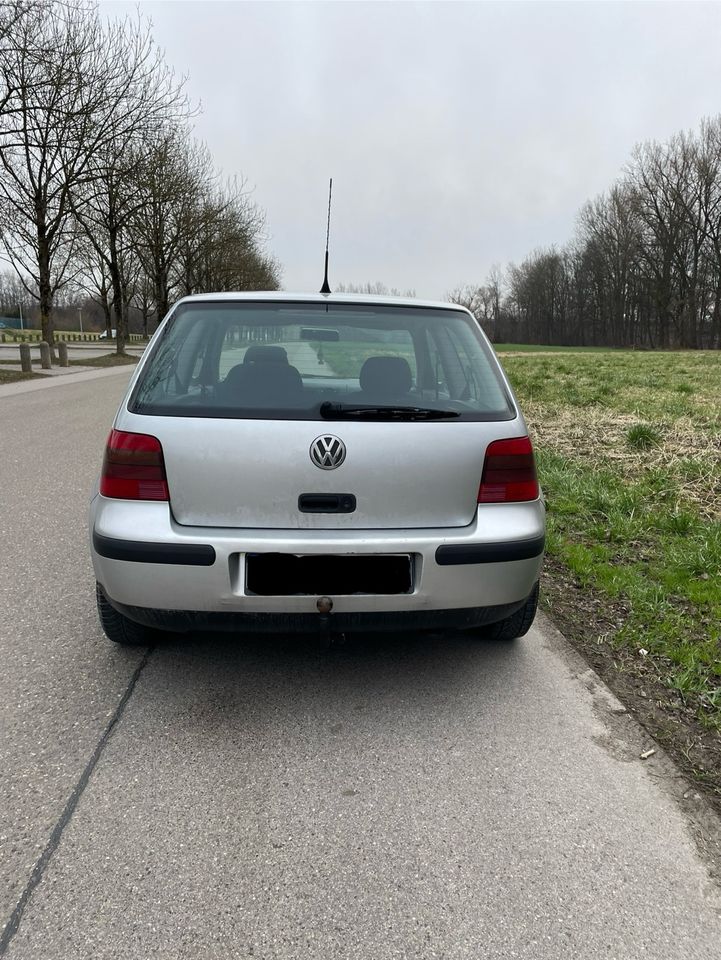 VW Golf 4 1.6 105 PS AHK TÜV neu in Ingolstadt