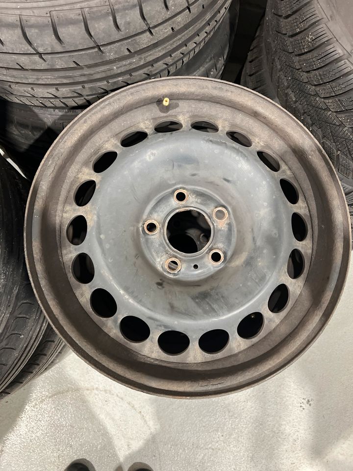 Winterreifen Runflat BMW 205 60 R16 Goodyear Winterräder 5x120 in Niederkassel