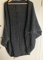 Opus Cape Umhang Strickjacke Amaryllis Schwarz weiß Niedersachsen - Lüneburg Vorschau