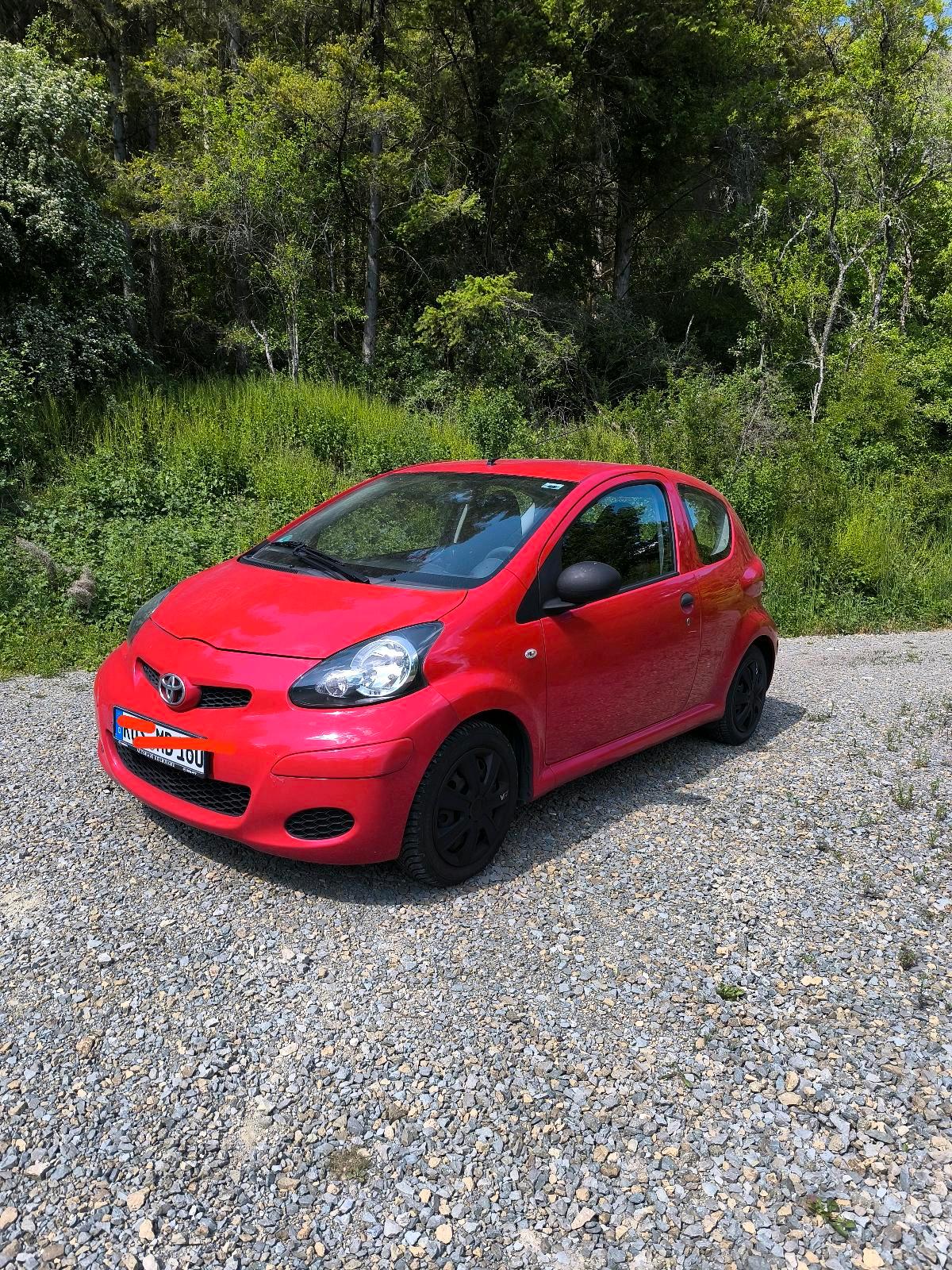 Abbildung des Autos *Toyota Aygo mit TÜV*