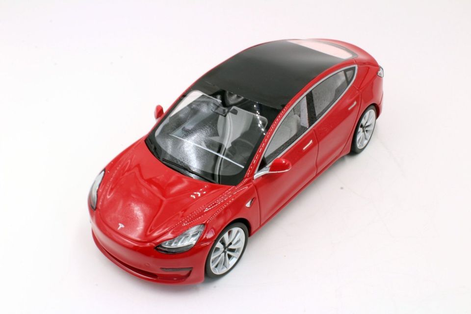 LS-Collectibles - Modell 1:18 . Tesla Model 3  2017 - 2 Farben in Driedorf