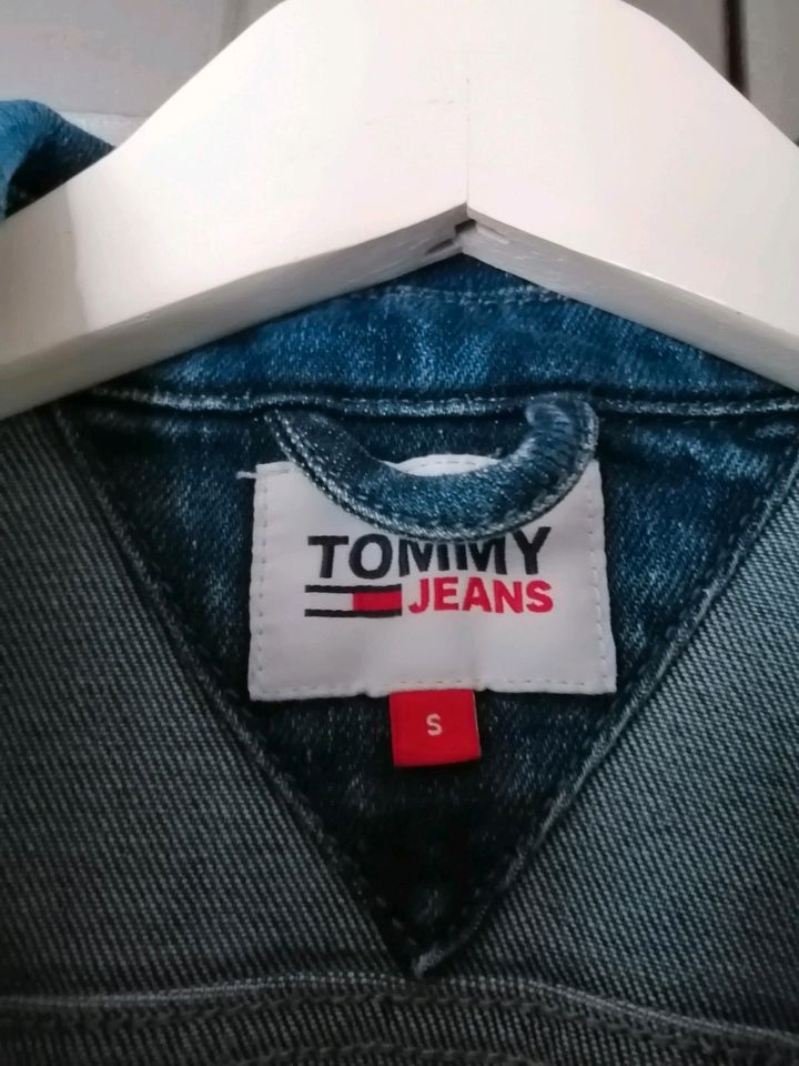 Tommy Hilfiger Jeansjacke Gr.S Denim neuwertig in Nersingen