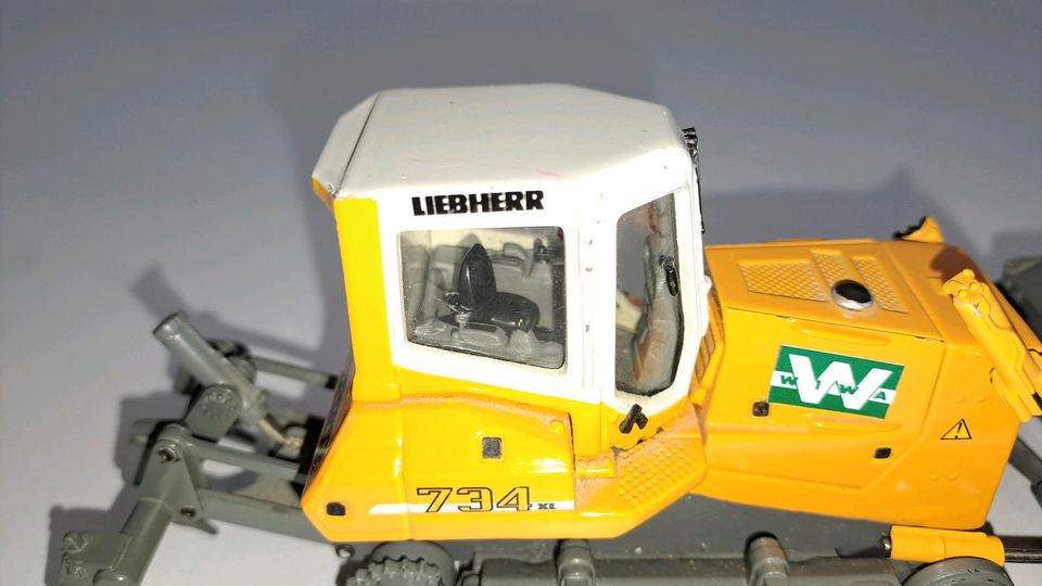 Liebherr PR 734 XL Planierraupe Bulldozer 1:50 Brami 19€* in Verl