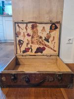 Alter Fluchtkoffer Holz mit Pinup Girls Shabby Chic Vintage Antik Stuttgart - Plieningen Vorschau