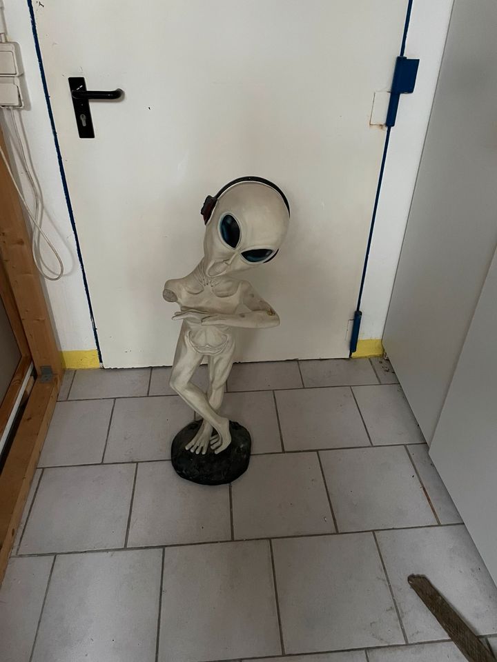 Alien Figur aus Stuck in Wilhelmshaven