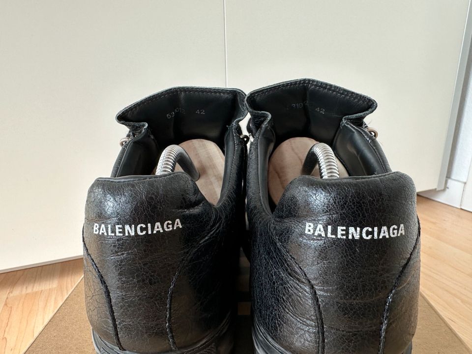 +++ Balenciaga Sneaker - Gr. 42/43 - schwarz +++ in Usingen