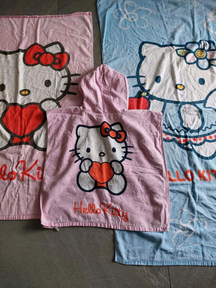 Hello Kitty Paket Badetuch Handtuch Duschtuch Poncho rosa blau in Hirschau