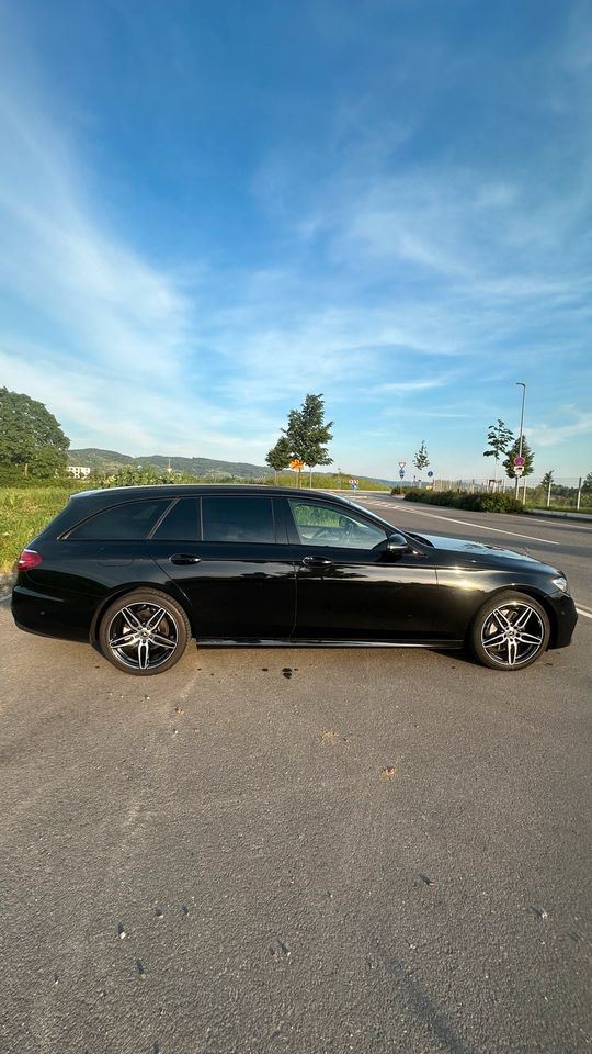 Mercedes Benz E-Klasse 220d 4Matic AMG Line Widescreen Burmester in Heppenheim (Bergstraße)